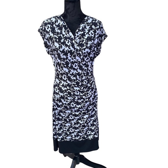 NEW York‎ and company dress size medium. - Picture 9 of 11